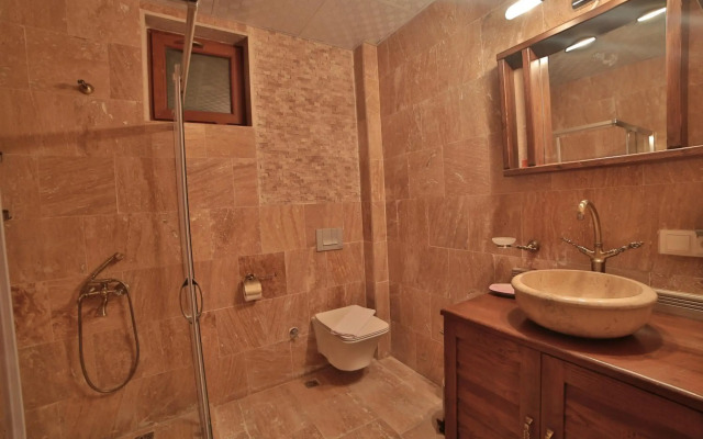 Caravanserai Inn Hotel