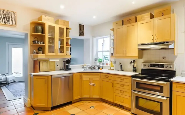 Charming Family House 3 Bdr with Balcony