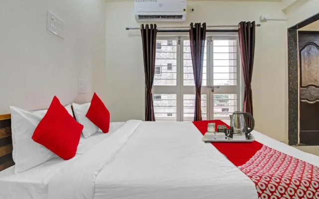 Oyo Flagship 93292 Hotel White House