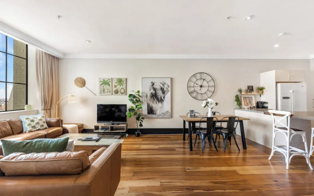 Spacious 2Br In Cbd Pool Gym Parking