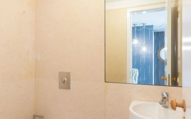 JOIVY Chiado Self Check-In 2-BR Flat w/Parking