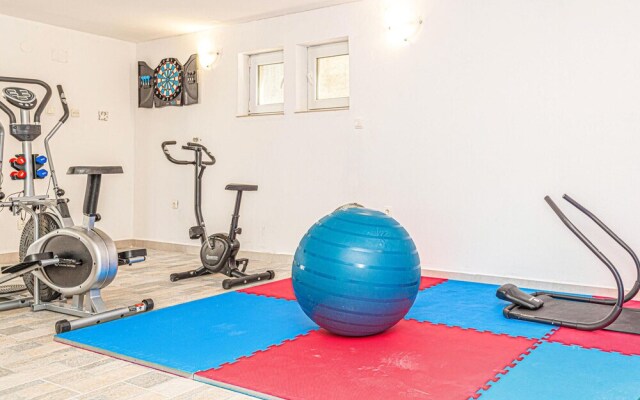 Amazing Home in Grebastica With Wifi and 4 Bedrooms