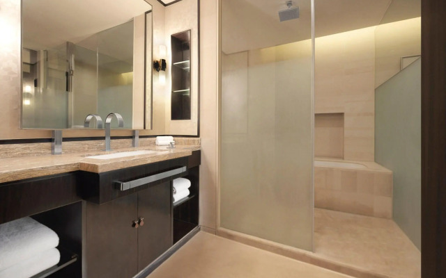 Sheraton Grand Shanghai Pudong Hotel & Residences