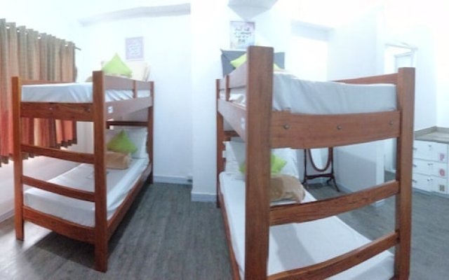 V - Rooms Hostel - Adults Only