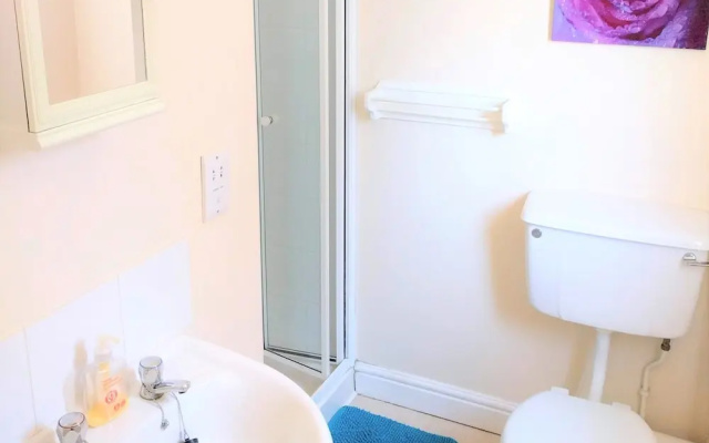 2-bedroom House Near Town With Superfast Wi-fi
