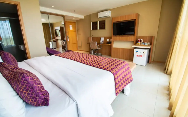 Jade Hotel