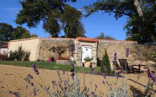 Le Petit Chateau Des Cedres