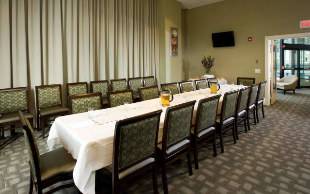 Best Western Plus Philadelphia Airport S. At Widener Univ.