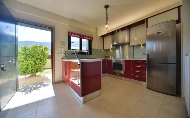 Elegant Villa by B&E