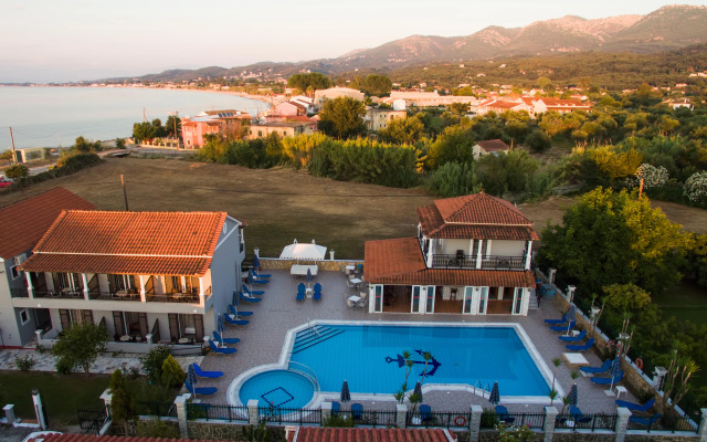 Makis Studios & Apartments