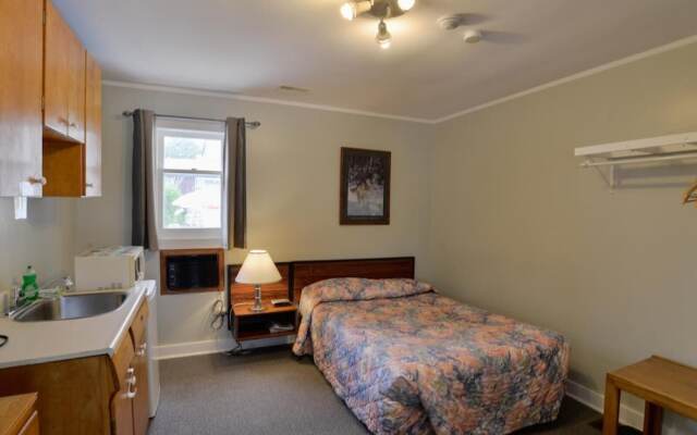 Oakwood Motel