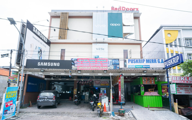 RedDoorz @ MERR Rungkut Jl Gunung Anyar