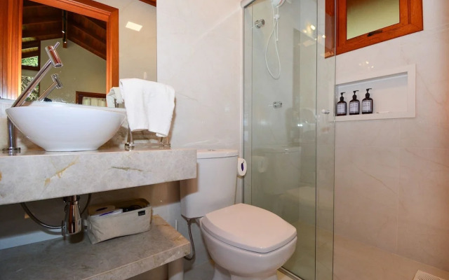 Charmosa Suíte em Sambaqui