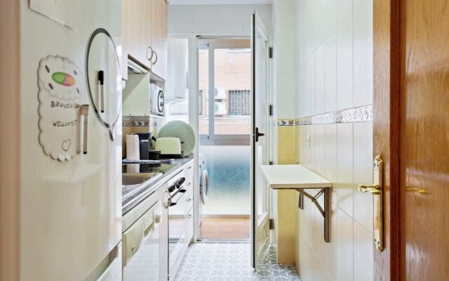 Lovely 1bed Apt, Sleeps 5 nr Puente de Vallecas