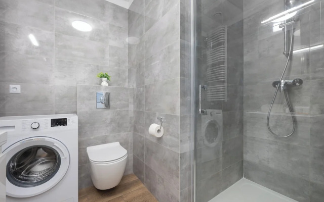 Studio With Balcony Wola by Renters