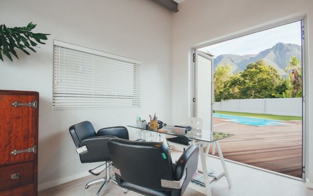 A Riverbed Guesthouse