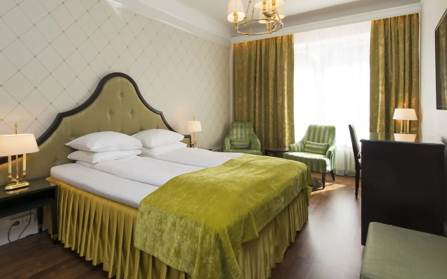 Hotel Bristol