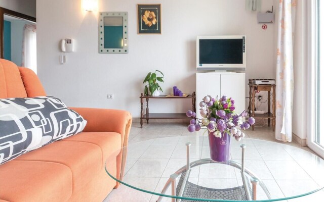 Amazing Apartment in Makarska With 2 Bedrooms and Wifi