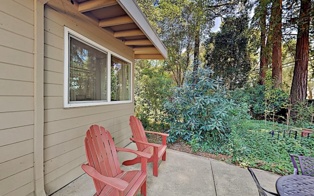Choice Getaway With Hot Tub Near Wineries, Dining 2 Bedroom Home