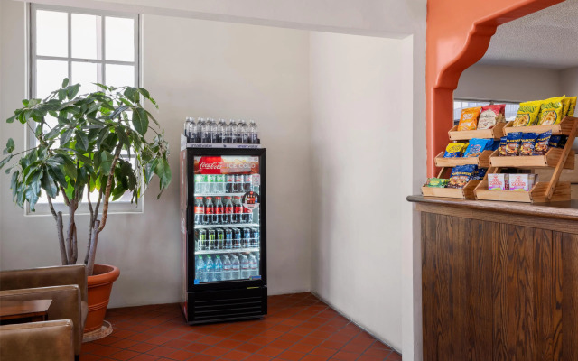 Best Western Plus Pepper Tree Inn
