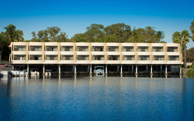 Lake Mulwala Boatel
