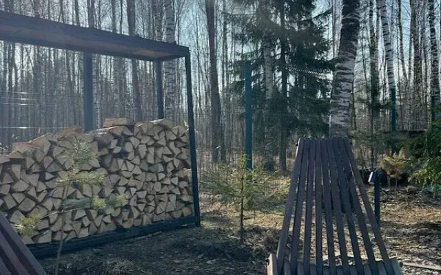 Домик в соснах