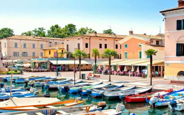 Great and Colourful Apartment Near Bardolino