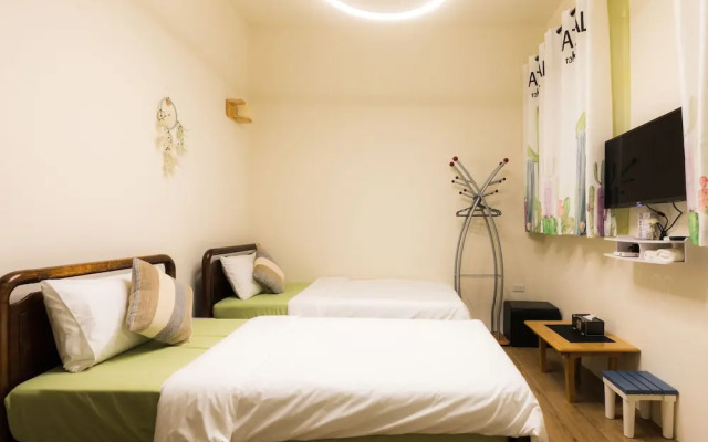 Hello Inn - Hostel
