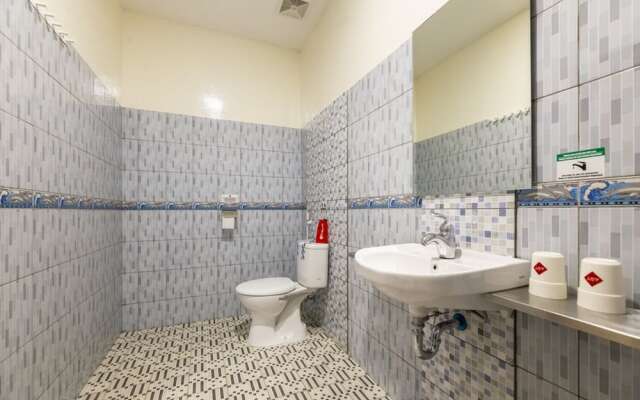 RedDoorz Plus near Ronggowarsito Museum Semarang