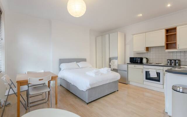 Spacious Studio in West Kensington
