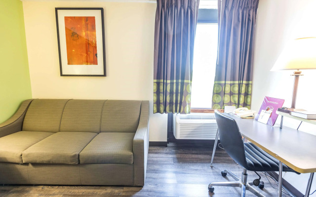 Super 8 by Wyndham Branson/Andy Williams Theater