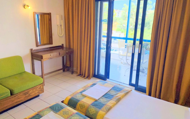 Kassavetis Center - Hotel Studios & Apartments