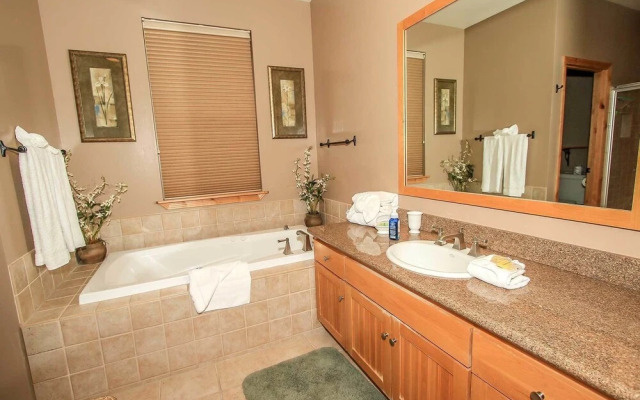 1086-snow Summit Chalet