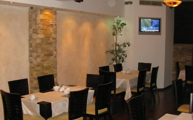 Nicola Hotel