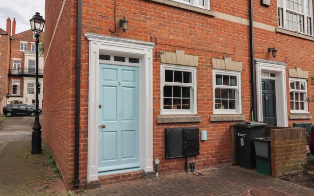 8 Nicholas Court