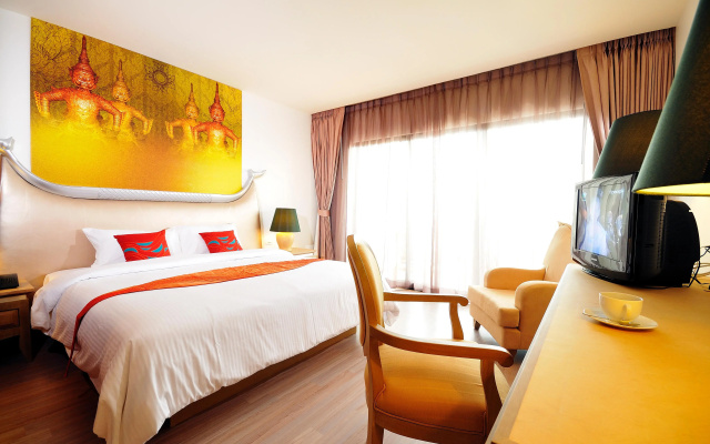 The StandardX Bangkok Phra Arthit