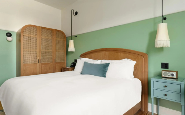 The Drayton Hotel Savannah, Curio Collection by Hilton