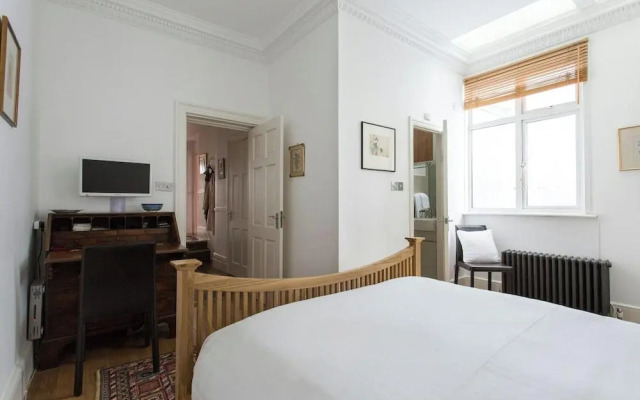 Clanricarde Gardens II by Onefinestay