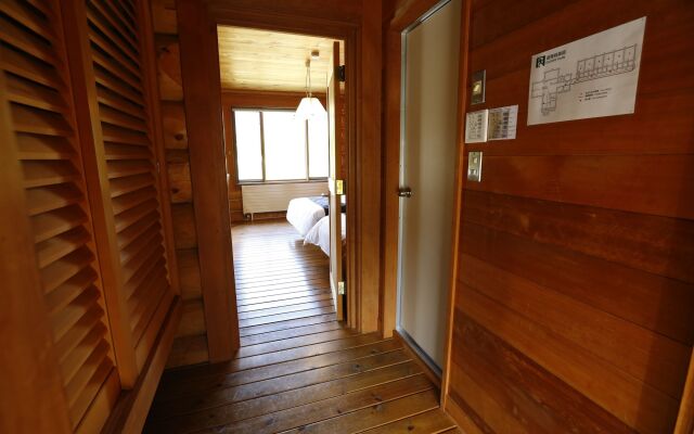 Reposer Hakuba