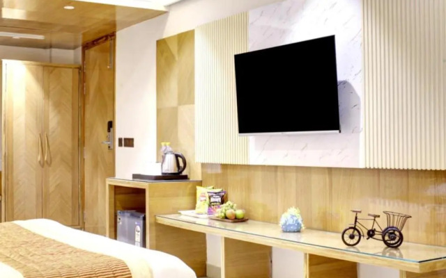 Hotel LAXMI SUITES Near Delhi Airport