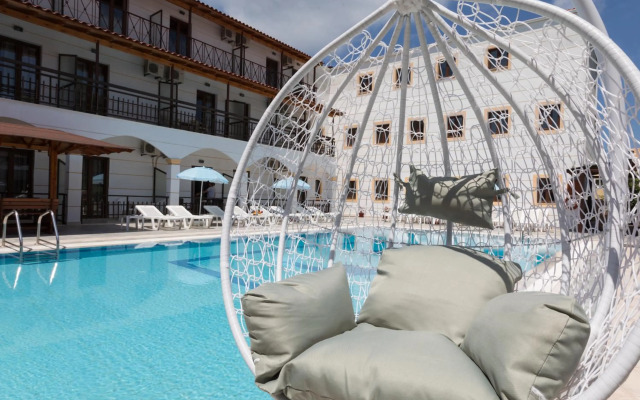 Lefkimi Hotel