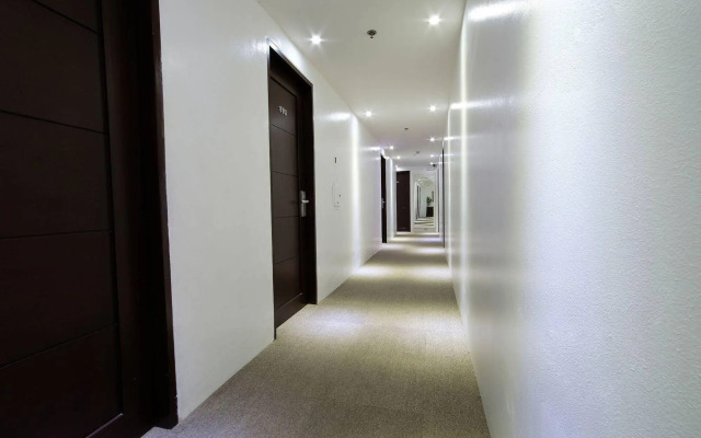 ZEN Rooms Makati Amorsolo