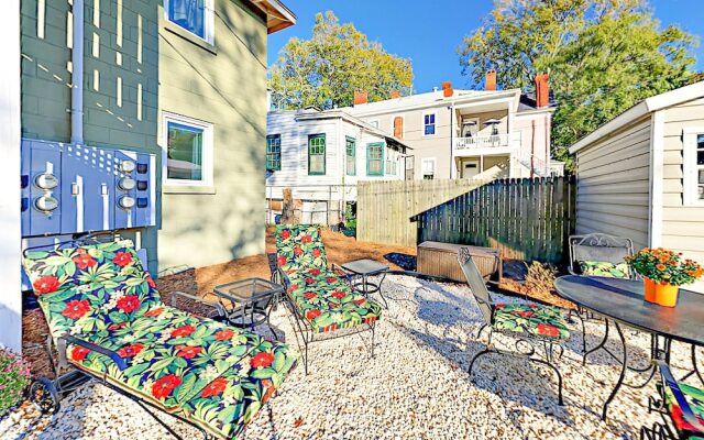 Charming Unit D - 2 Br Duplex