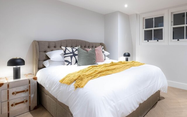 Three Bedroom Near Brick Lane by Belvilla