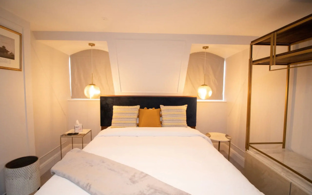 Three Falcons Hotel