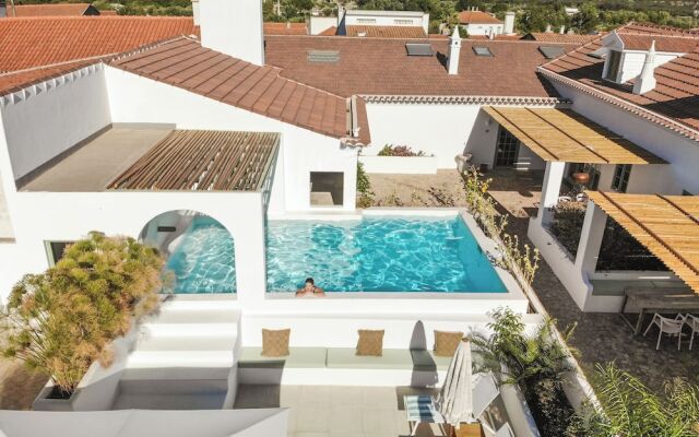 The Green House by Santiago de Alfama