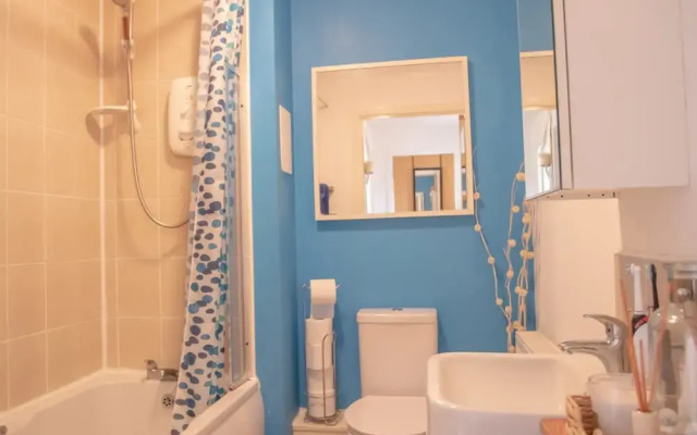 2 Bedroom Flat With Views of Castle