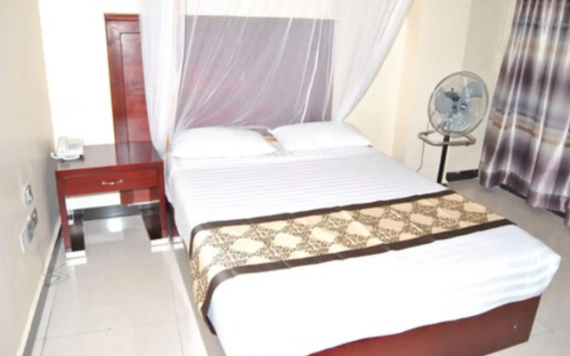 Russel Hotel