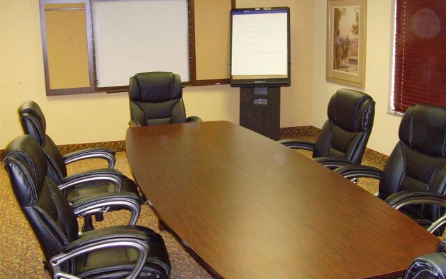 Holiday Inn Express & Suites Bentonville