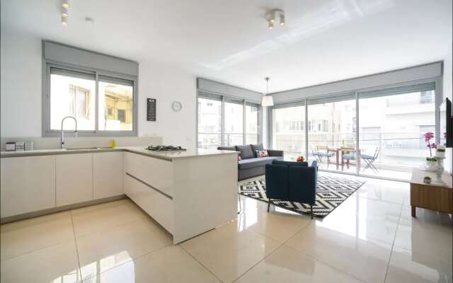 Amazing 3 BDR 2 Baths, Balcony and Parking